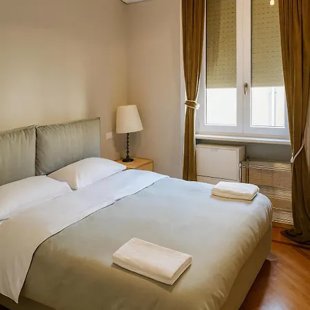 Appartement Easy Italy Duomo Milaan
